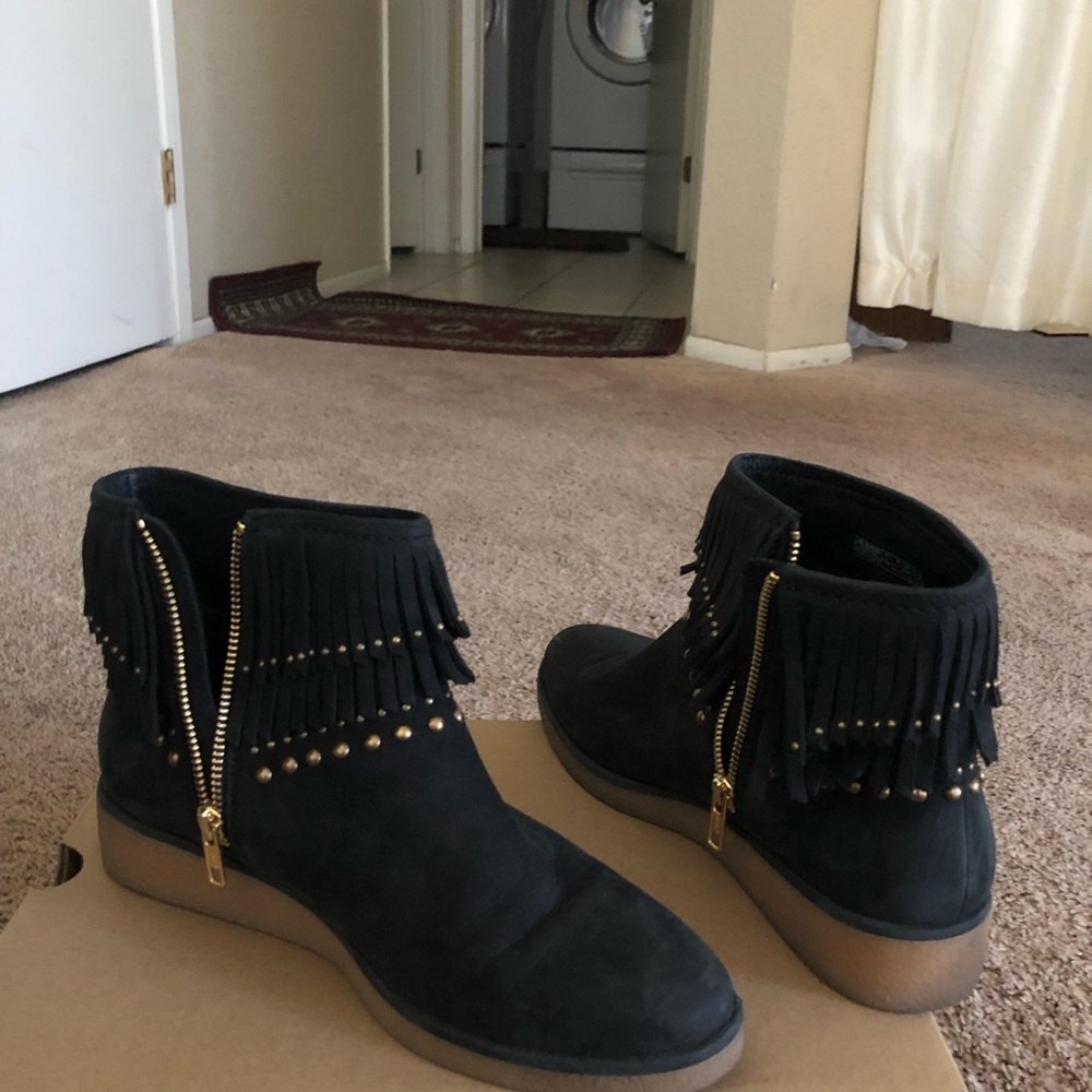 Black sued ugg ankle boots size 9